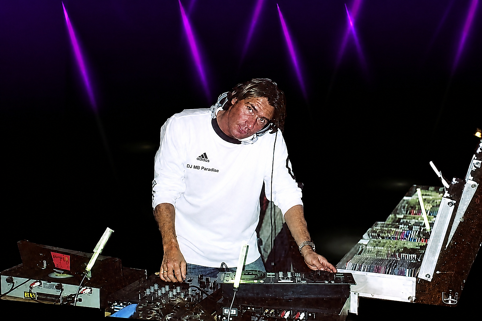 DJ MB PARADISE am Mischpult