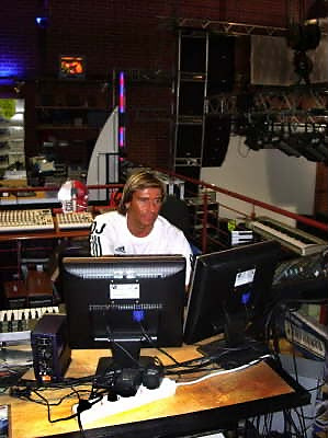 DJ MB PARADISE bei der Arbeit